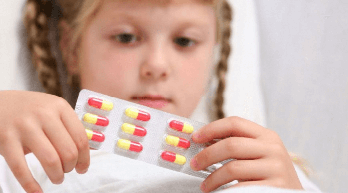 Когда назначают антибиотики при ОРВИ у детей